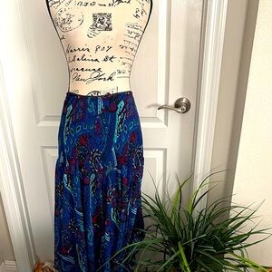 Newsworthy Elegant Paisley Midi-Skirt.